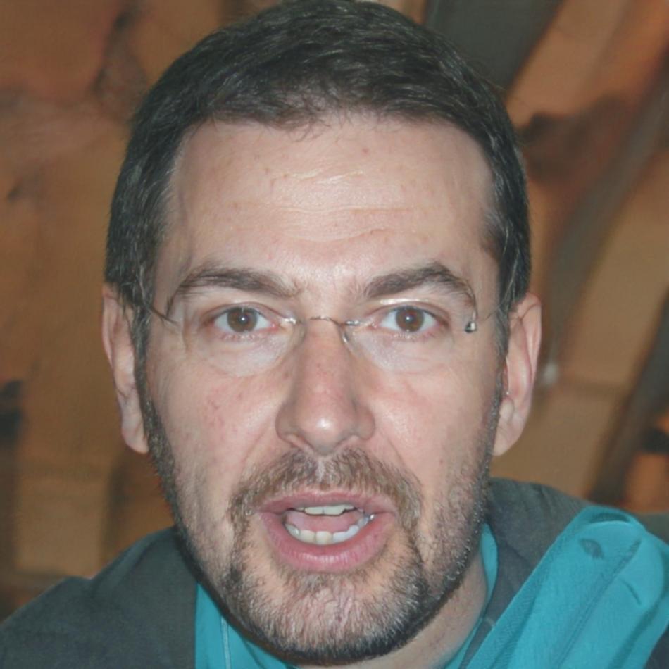 Portrait of Kai-Ming Chen, Senior Financial Consultant